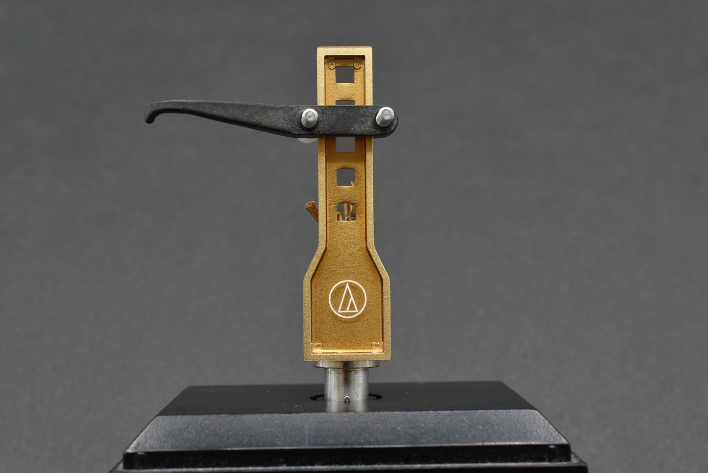 Audio-Technica Audio Technica D-7 Gold Headshell / 8.2g – turntable headshell – precision mounting accessory for cartridges