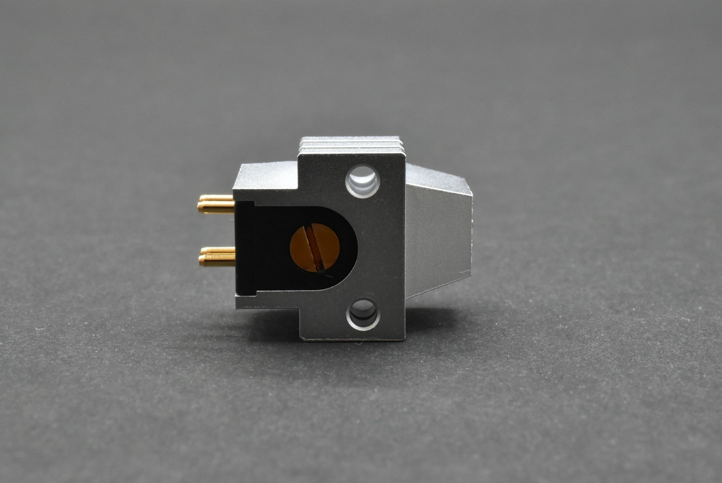 Ortofon MC2000 MC Cartridge.