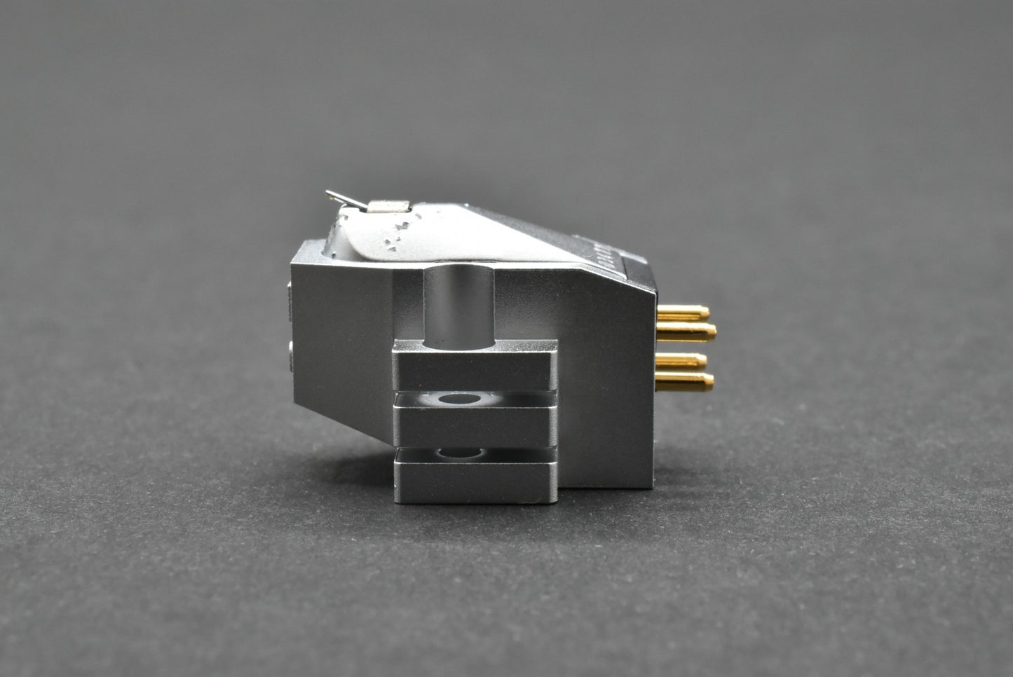 Ortofon MC2000 MC Cartridge.
