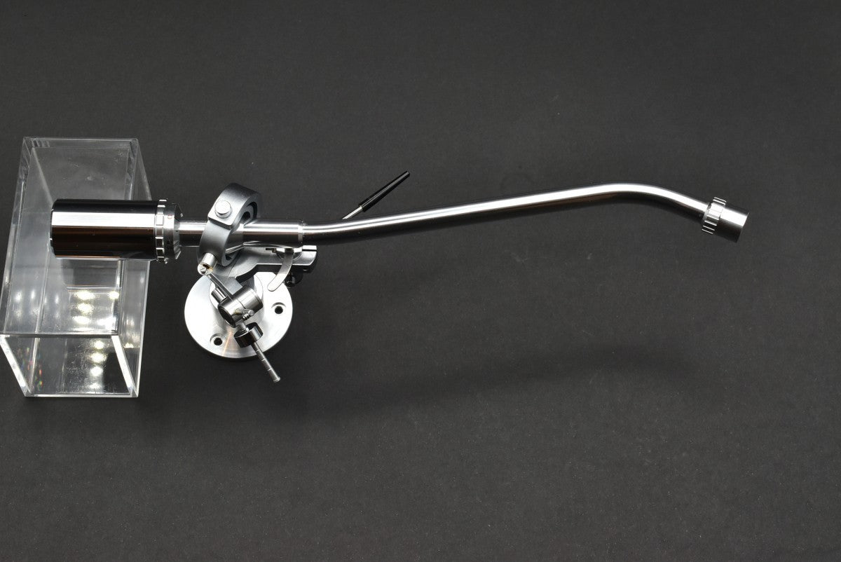 YAMAHA YA-9 Tonearm close-up view - image 5