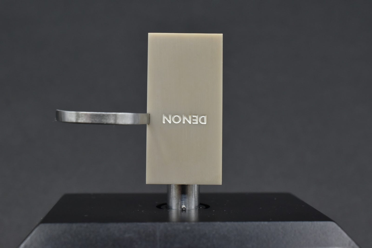 Denon DENON Headshell for DA-302,DA-303, / 5.2g – turntable headshell – precision mounting accessory for cartridges