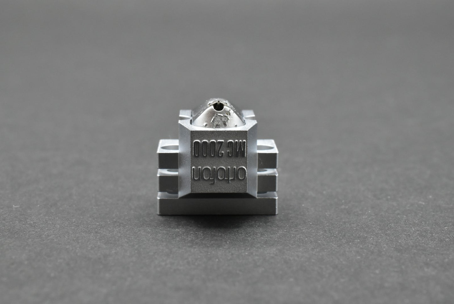 Ortofon MC2000 MC Cartridge.