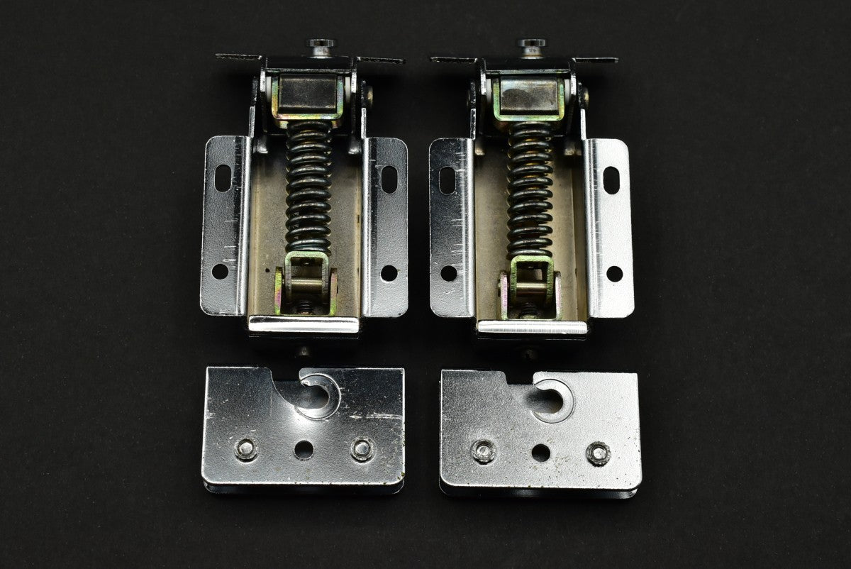 YAMAHA YP-800 Dustcover Hinge x 2 Bracket analog audio component photo - image 2