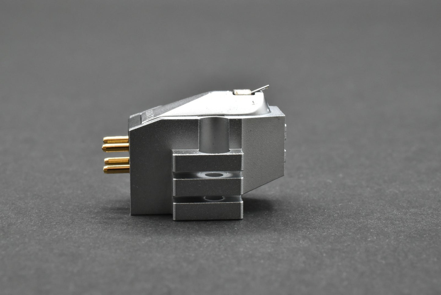 Ortofon MC2000 MC Cartridge.