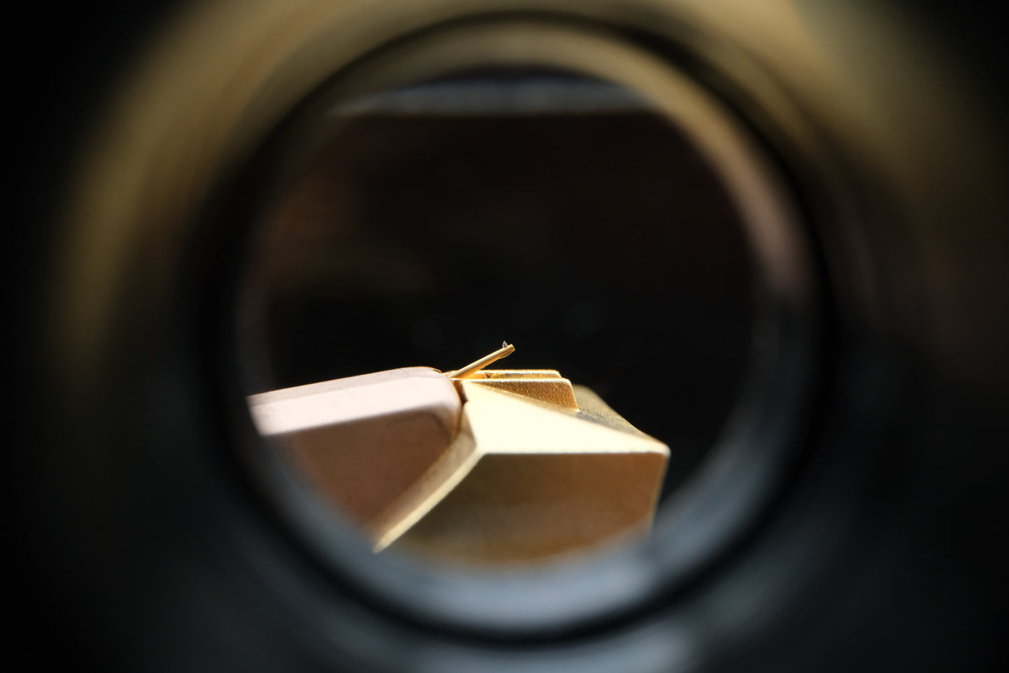 Technics EPC-205C-IIH MM Cartridge - Titanium Pipe Cantilever (02)