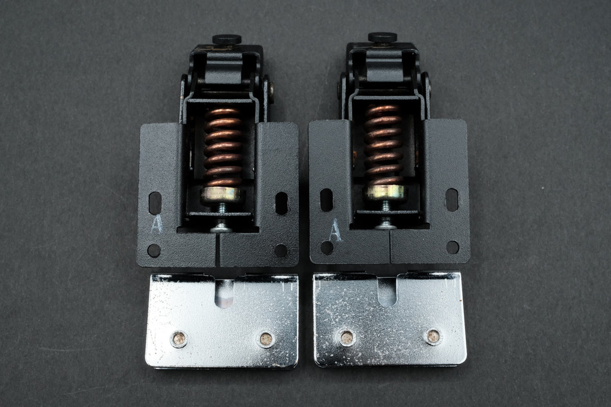 Denon DP-1800 / DP-3750 Dust Cover Hinge Bracket