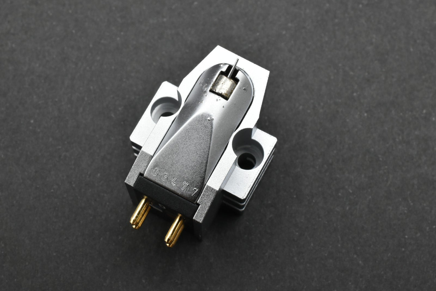 Ortofon MC2000 MC Cartridge.