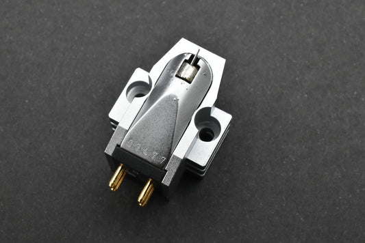 Ortofon MC2000 MC Cartridge.