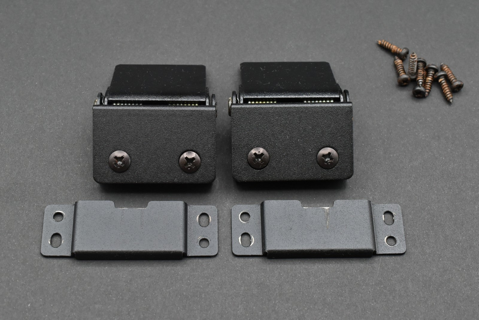 Micro Seiki MICRO DD-6 DD-7 DD-8 DD-35 DD-40 etc Dustcover Hinge Bracket x 2 – dustcover hinge bracket – replacement hinge part for vintage turntable lids