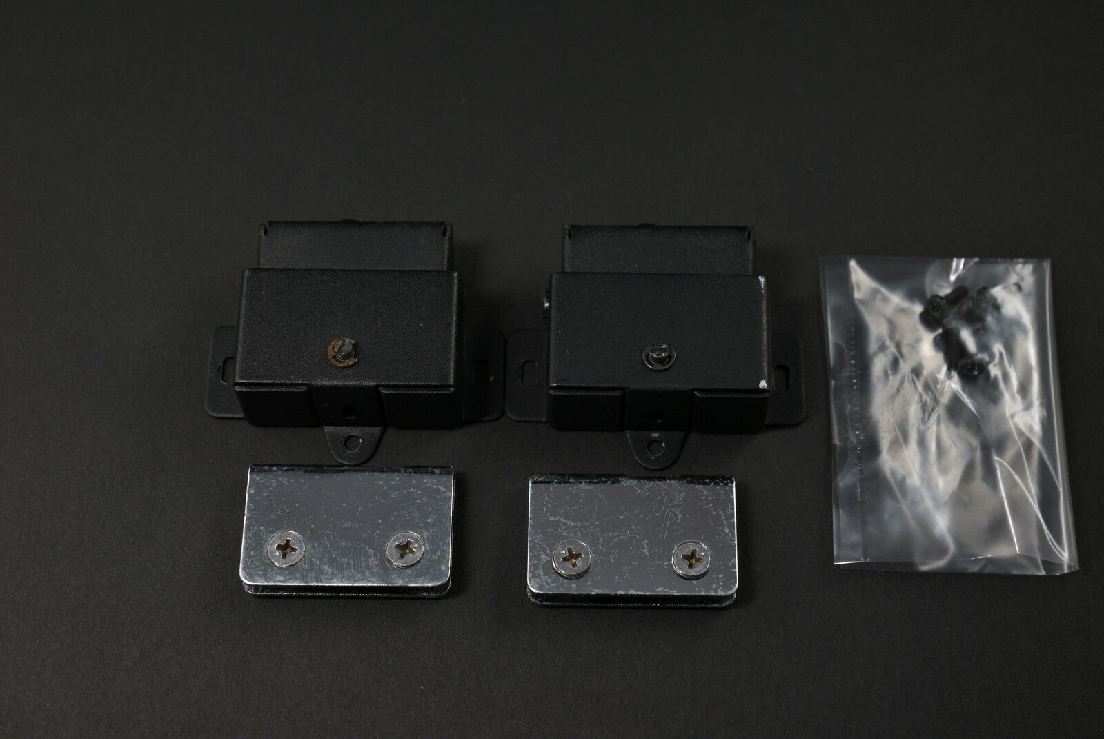 OTTO OTTO  ( SANYO ) TP-1000D Dustcover Hinges Hinge Bracket x 2 – dustcover hinge bracket – replacement hinge part for vintage turntable lids