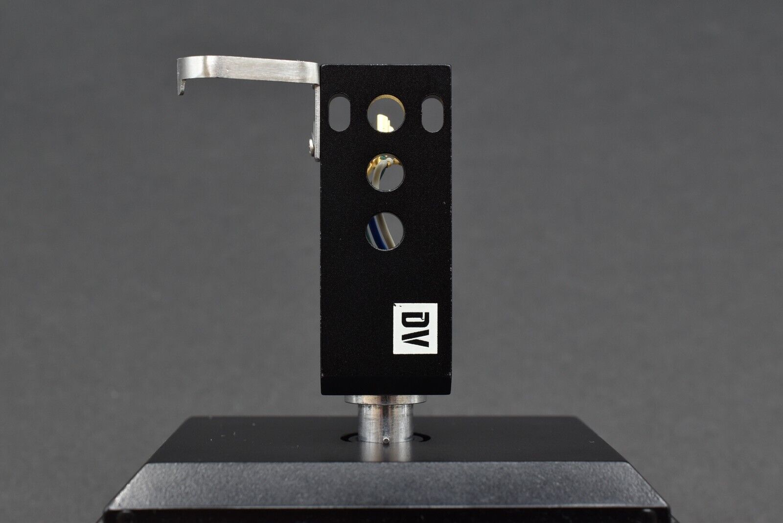 Dynavector Dynavector DV-2C Headshell shell / 16.0 g – turntable headshell – precision mounting accessory for cartridges