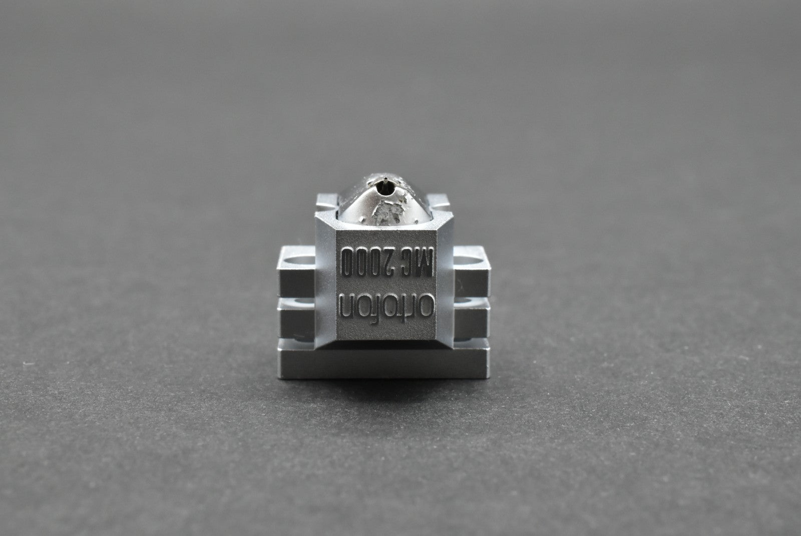 Ortofon MC2000 MC Cartridge.