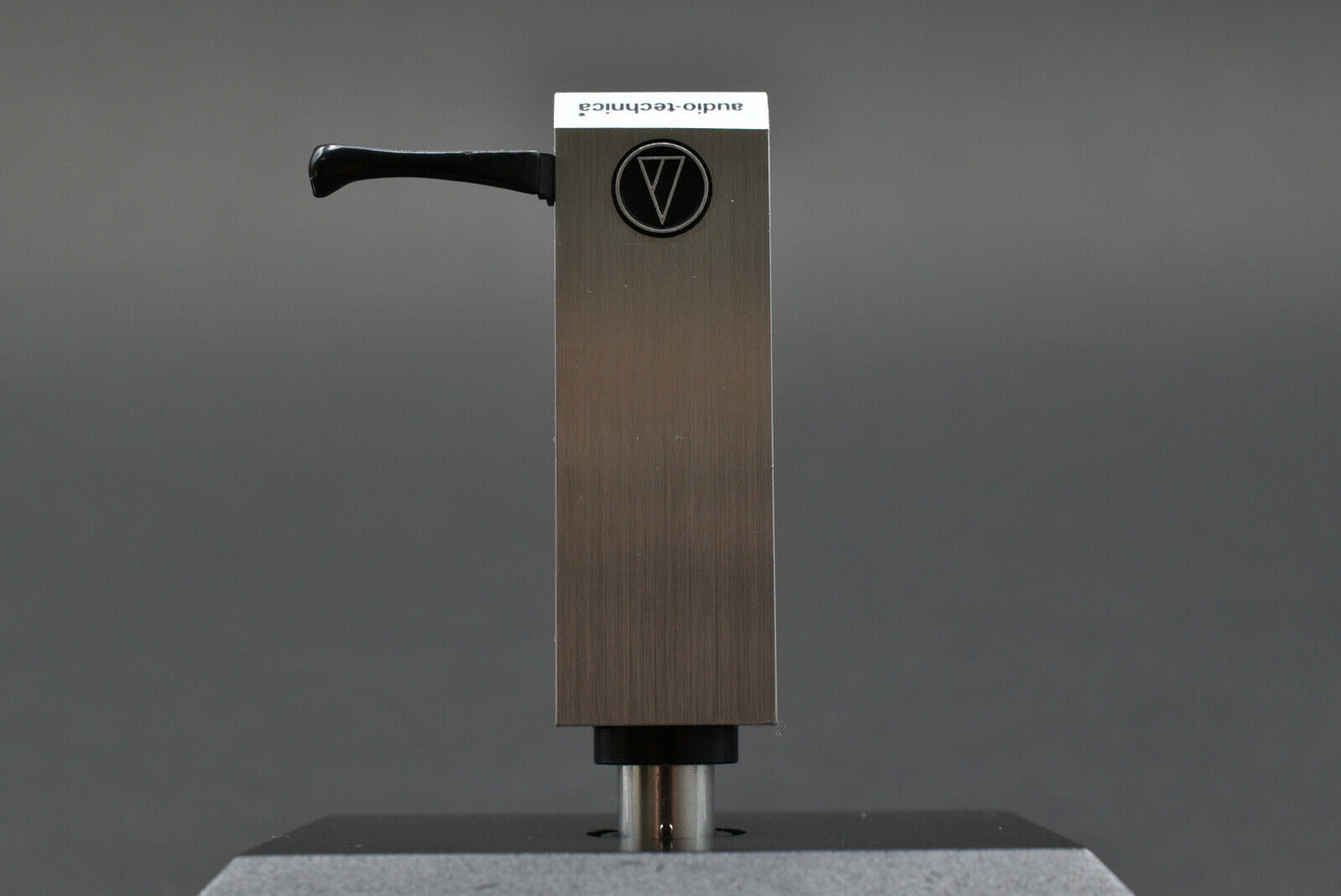 Audio-Technica Audio Technica Silver Headshell Shell / 13.1g – turntable headshell – precision mounting accessory for cartridges