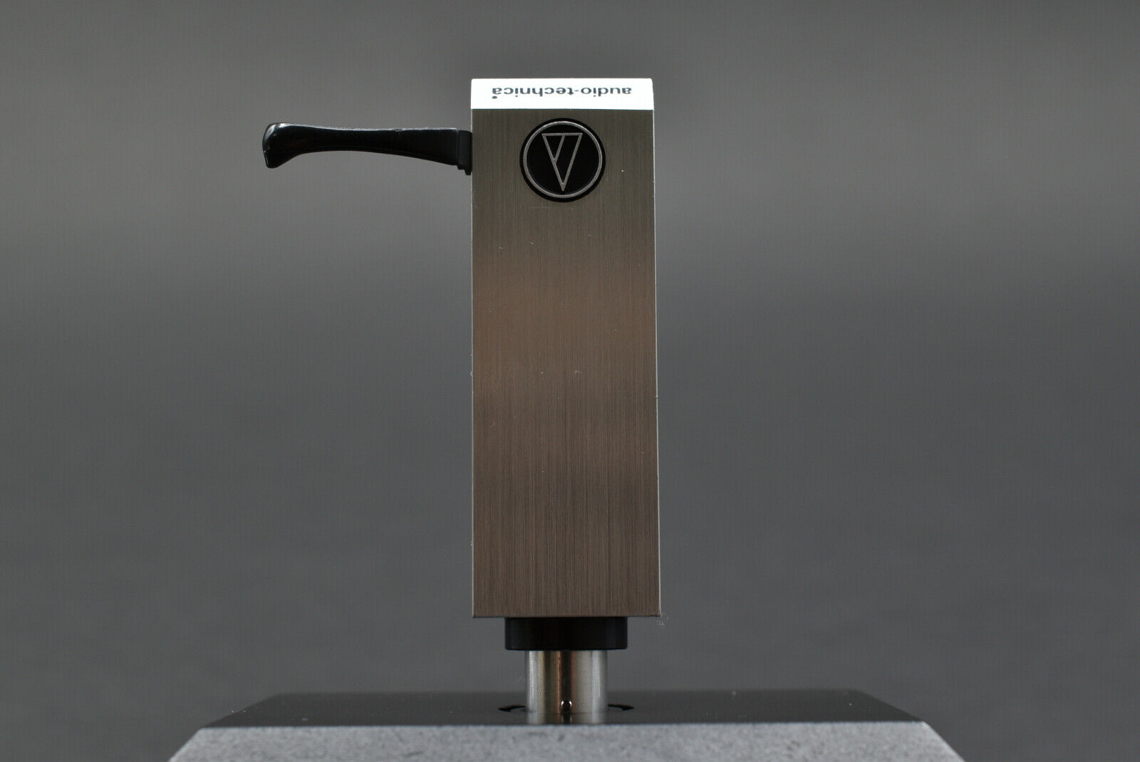 Audio-Technica Audio Technica Silver Headshell Shell / 13.1g – turntable headshell – precision mounting accessory for cartridges