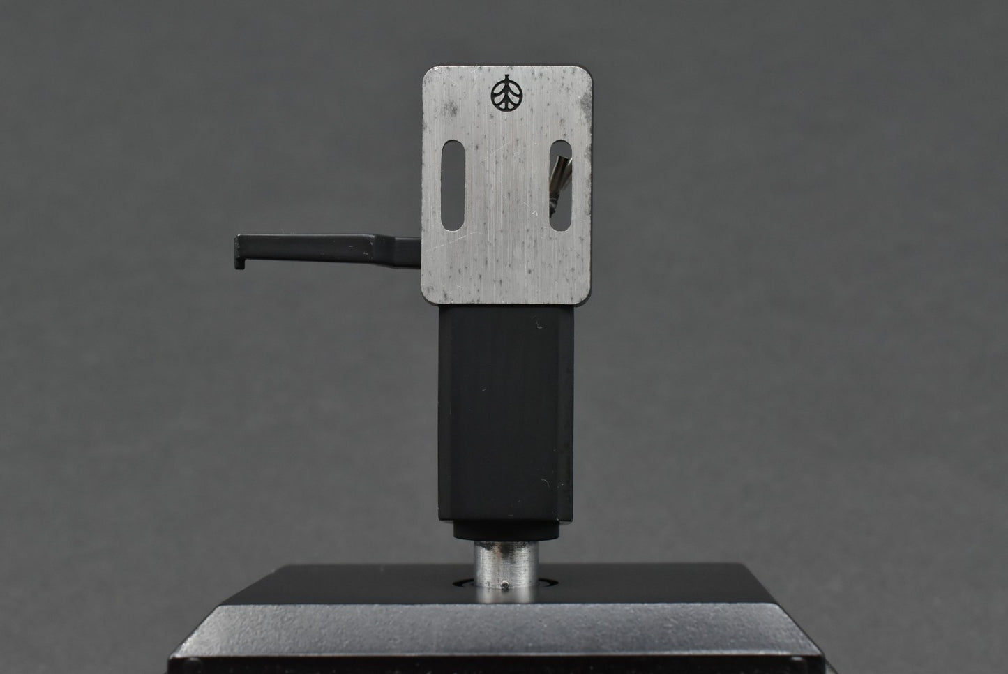 TRIO TRIO Headshell / 12.3g   03 – turntable headshell – precision mounting accessory for cartridges