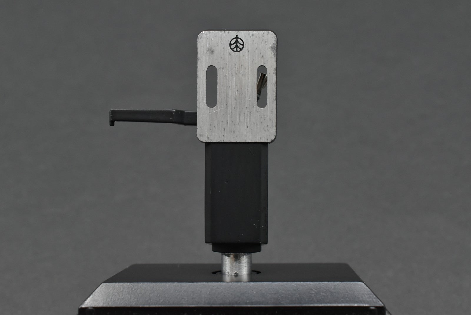 TRIO TRIO Headshell / 12.3g   03 – turntable headshell – precision mounting accessory for cartridges