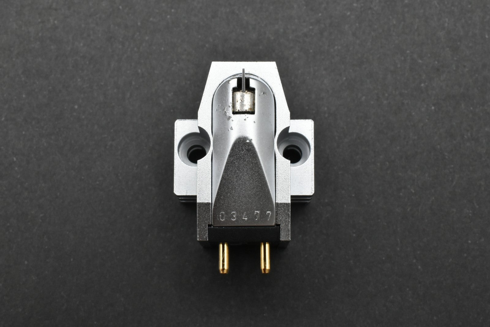 Ortofon MC2000 MC Cartridge.