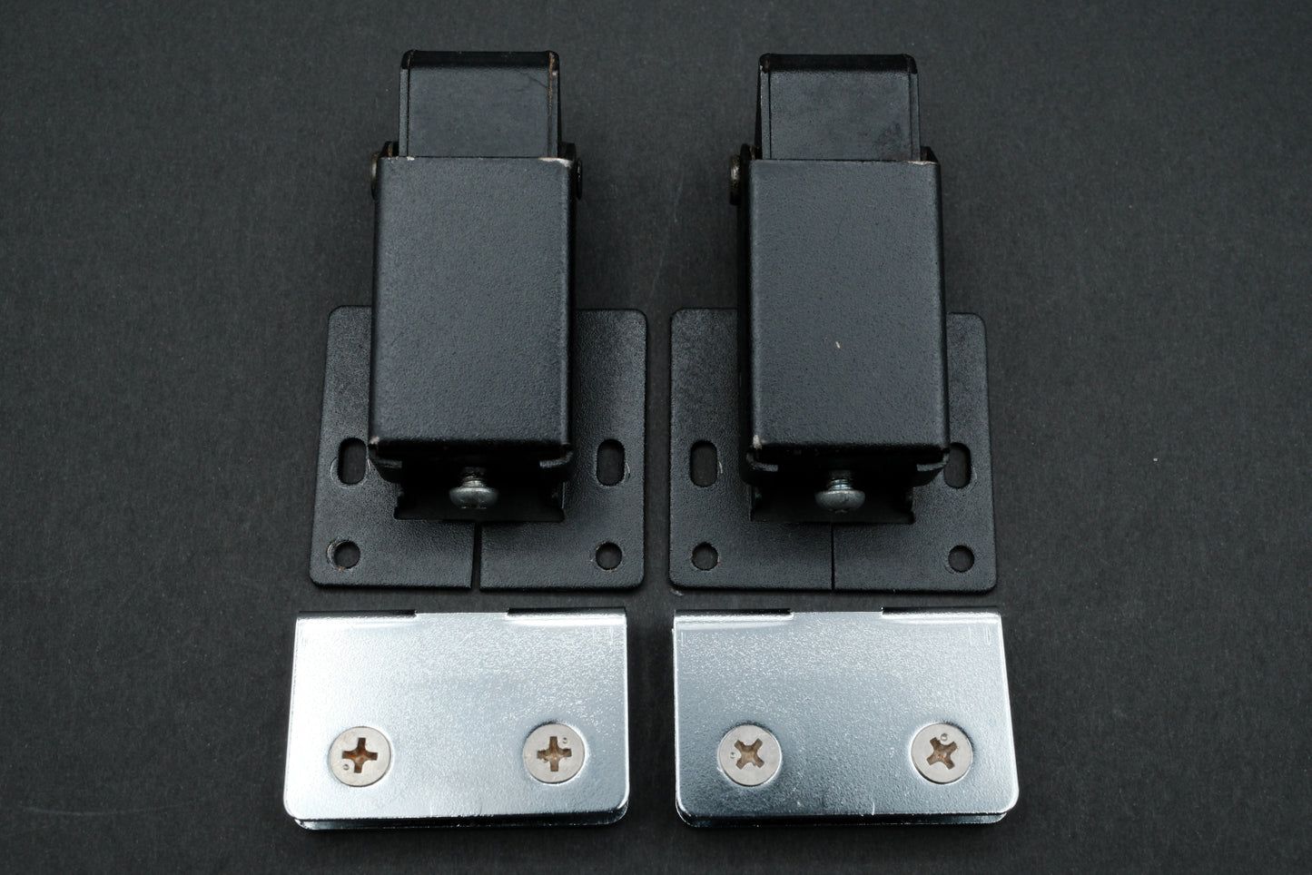 Denon DP-1800 / DP-3750 Dust Cover Hinge Bracket