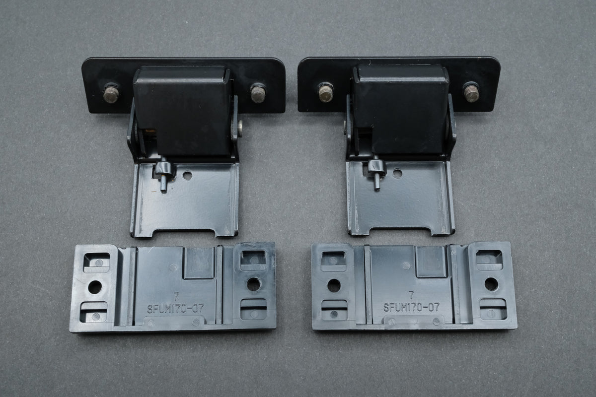 Technics SL-1300MK2 / SL-1400MK2 / SL-1500MK2 Dust Cover Hinge Bracket