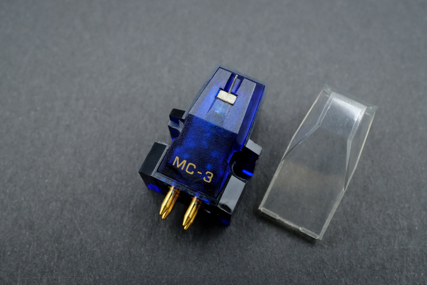 Yamaha MC-3 MC Cartridge – Beryllium Tapered Pipe Cantilever (02)