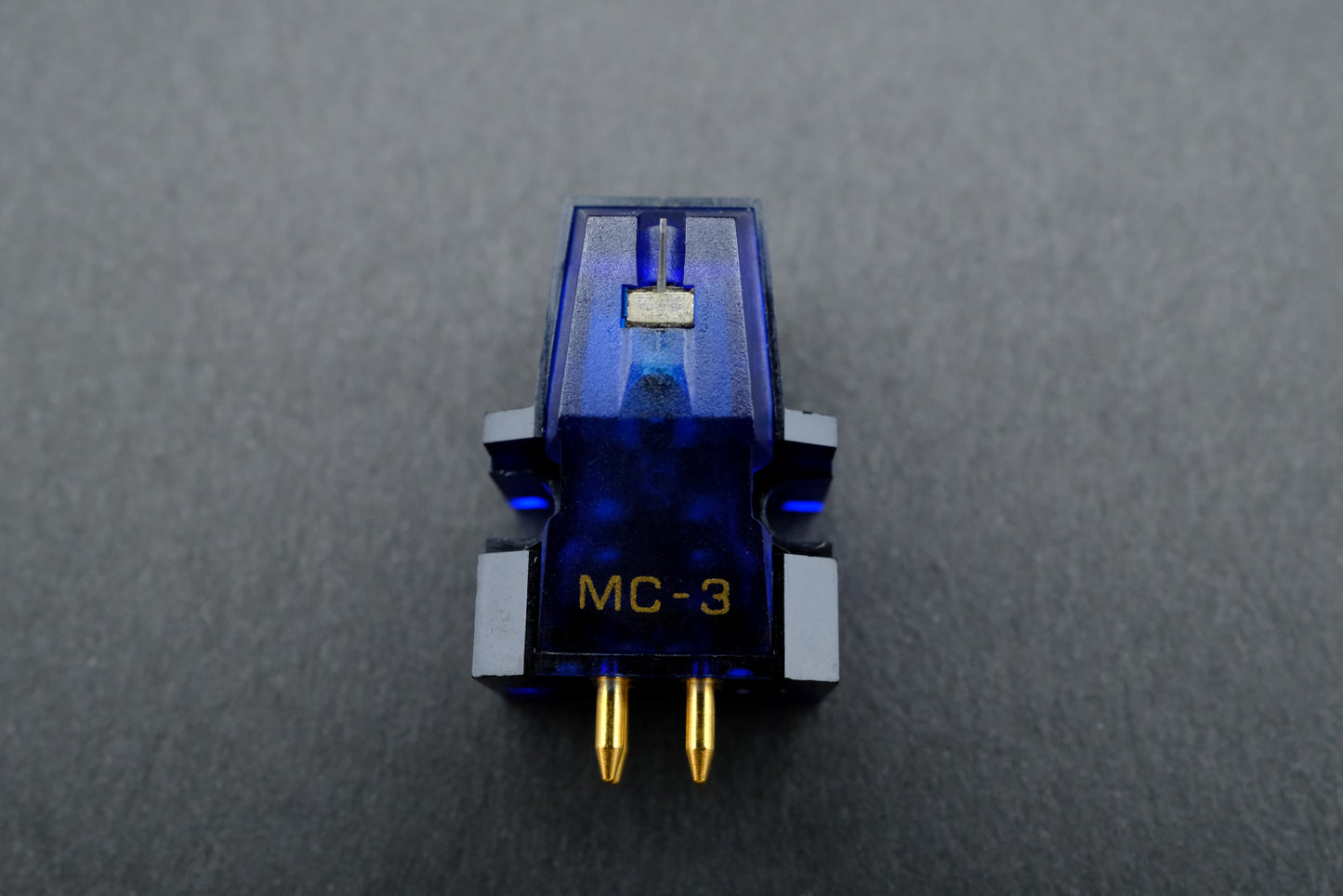Yamaha MC-3 MC Cartridge – Beryllium Tapered Pipe Cantilever (02)