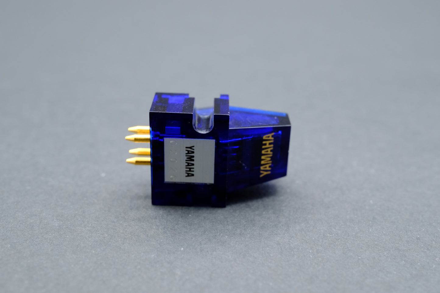 Yamaha MC-3 MC Cartridge – Beryllium Tapered Pipe Cantilever (02)