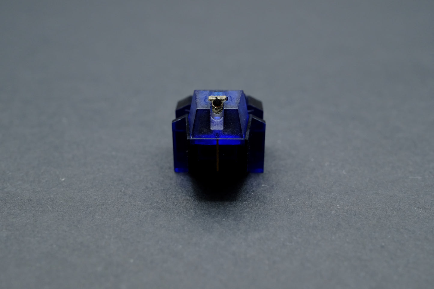 Yamaha MC-3 MC Cartridge – Beryllium Tapered Pipe Cantilever (02)