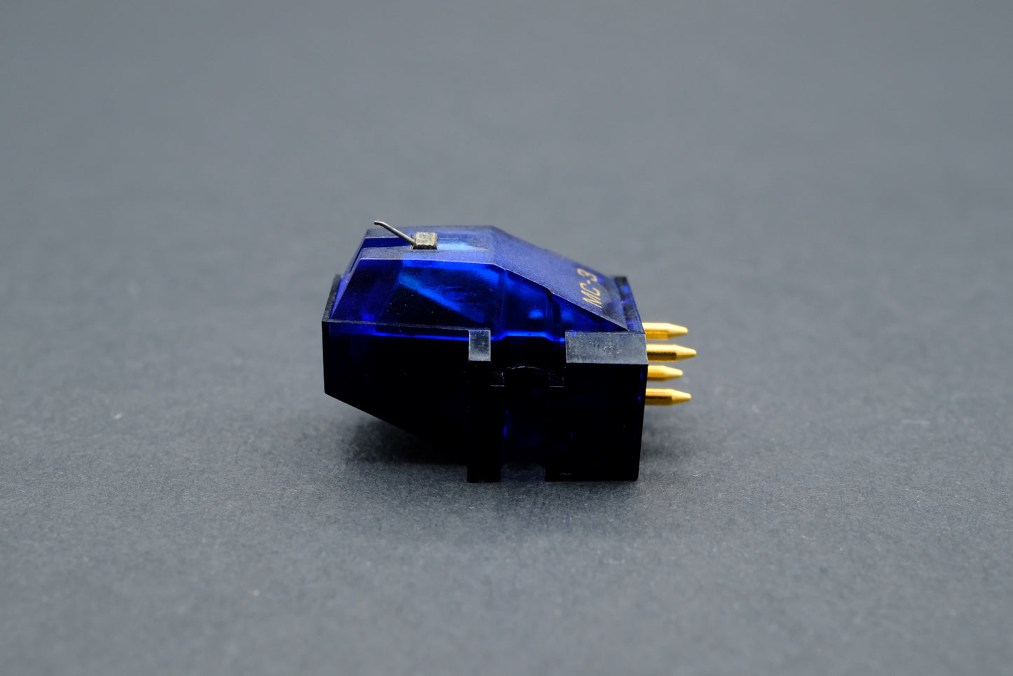 Yamaha MC-3 MC Cartridge – Beryllium Tapered Pipe Cantilever (02)