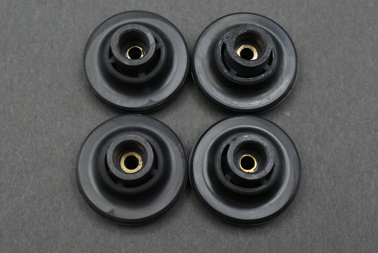 Technics SL-1300 / SL-1500 MK2 Insulator Feet – Set of 4 (03)