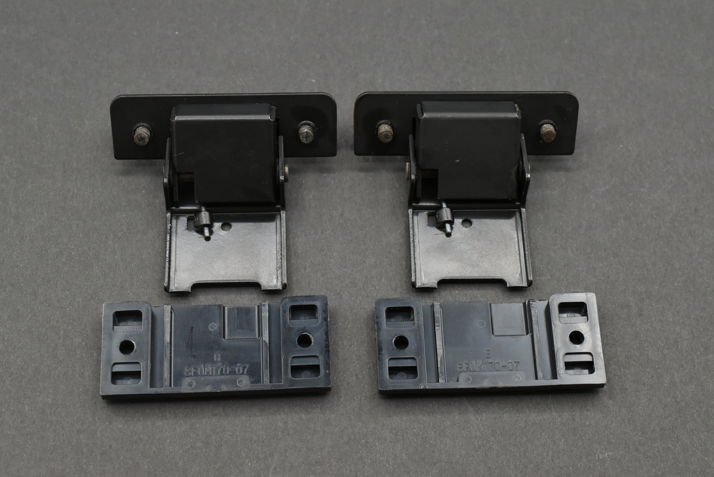 Technics SL-1300 MK2 / SL-1400 MK2 / SL-1500 MK2 Dustcover Hinge Bracket