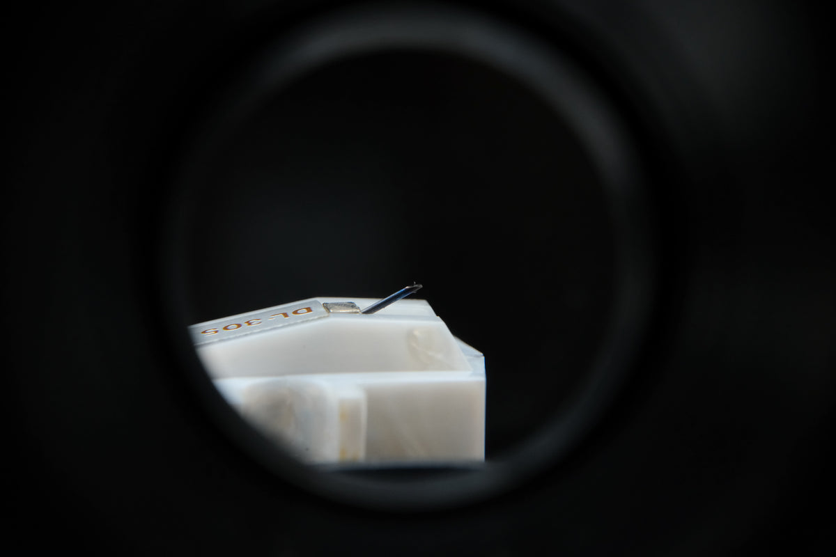 Denon DL-305 MC Cartridge - Amorphous Boron Cantilever
