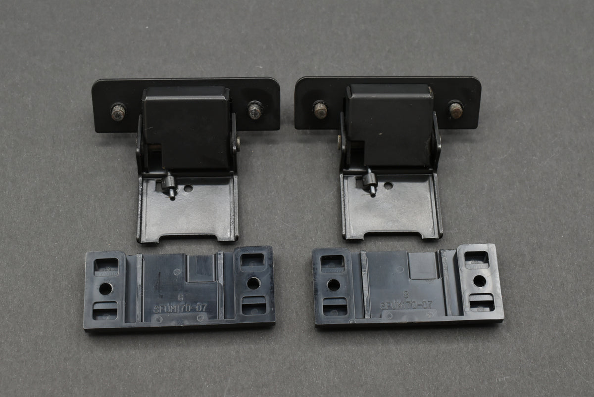 Technics SL-1300 MK2 / SL-1400 MK2 / SL-1500 MK2 Dustcover Hinge Bracket