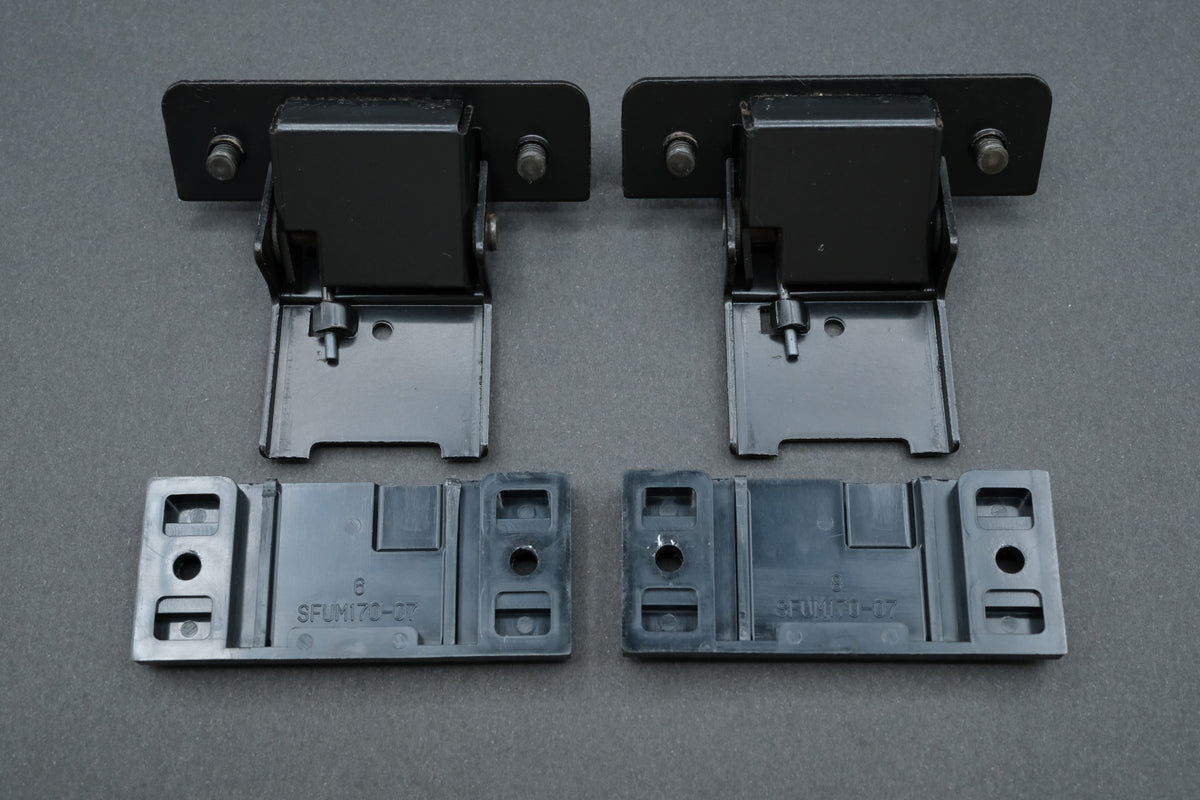 Technics SL-1300MK2 / SL-1400MK2 / SL-1500MK2 Dust Cover Hinge Bracket (03)